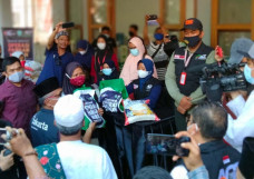 Bantu Warga Terdampak...