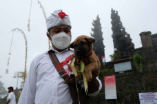 Mengintip Ritual Penyucian...