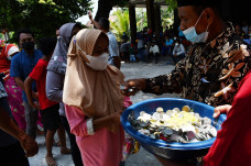 Bagi-bagi Uang Koin,...