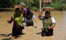 Banjir 2,5 Meter Rendam...
