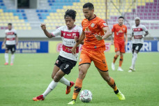 Madura United FC Bungkam...