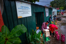 Menukar Sampah Jadi...