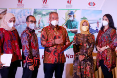 Gelar IPO dengan Tawarkan...