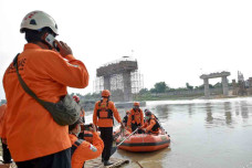 Perahu Terbalik di Bojonegoro,...