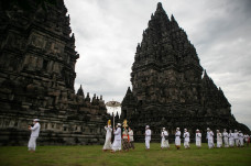 Umat Hindu Gelar Upacara...