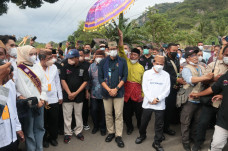 Tawarkan Paket Wisata...