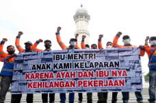 Aksi Buruh di Aceh Tuntut...