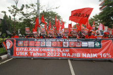 Demo Buruh Jateng Tuntut...