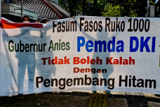 Warga Desak Pemprov...