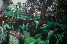 Aksi Menolak Penyesuaian...