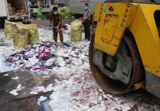 Pemusnahan 1,8 Ton Obat...