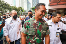 Panglima TNI Sambangi...
