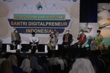Sandiaga Uno: Santri...