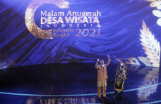 Sandiaga Uno: Dari Desa...