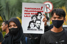 Aksi Peringati Hari...