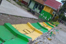 Bangunan Hancur Akibat...