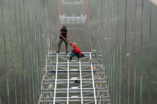 Pembangunan Jembatan...