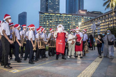 Christmas Carol Hangatkan...