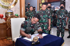 Panglima TNI Tegaskan...