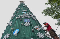 Unik, Pohon Natal di...