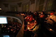 Ibadah Misa Malam Natal...