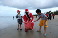 Rayakan Natal, Sinterklas...