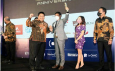 Menkominfo Terima Penghargaan...