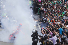 Geber Motor di Depan...