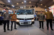 Mitsubishi Fuso Luncurkan...