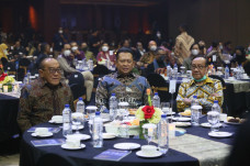Penghargaan Achmad Bakrie...