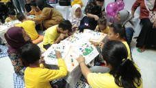Penuhi Kebutuhan Anak,...