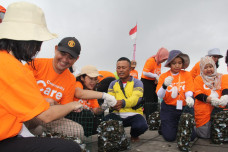 FWD Insurance Luncurkan...