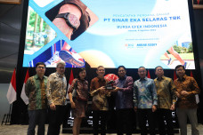Resmi Melantai di BEI,...