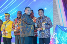 Bank DKI Raih Penghargaan...
