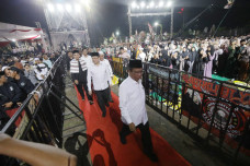 Mahfud MD dan HT Hadiri...