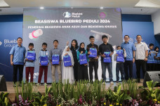 Bluebird Peduli Berikan...
