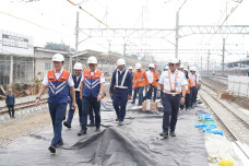 Dirut KAI Tinjau Pengembangan...