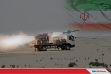 Iran Tembakkan Rudal...