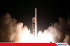 Israel Dilaporkan Luncurkan...