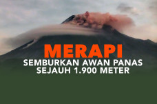 Gunung Merapi Semburkan...