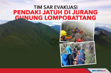 Tim SAR Evakuasi Pendaki...