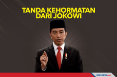 Jokowi Anugerahkan Bintang...