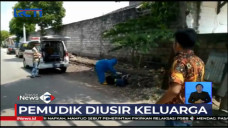 Petugas Gunakan APD...