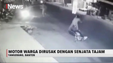Dengan Senjata Tajam...