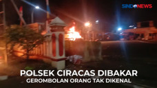 Polsek Ciracas Dibakar...
