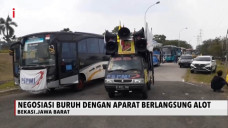 Polisi Menghadang Demo...
