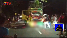 Truk Terobos Kerumunan...