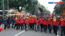 Jelang Malam, Demonstran...