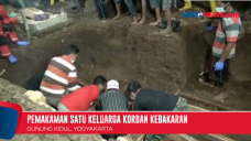 Pemakaman Satu Keluarga...