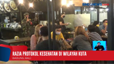 Sejumlah Wisatawan di...
